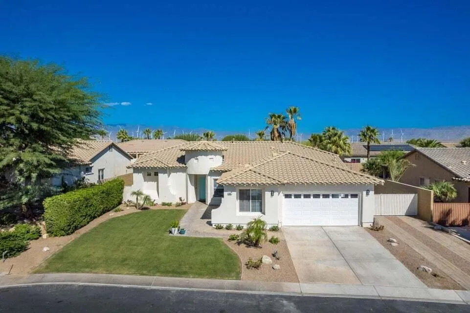 836 Mira Grande Palm Springs, CA 92262