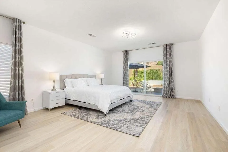 836 Mira Grande Palm Springs, CA 92262