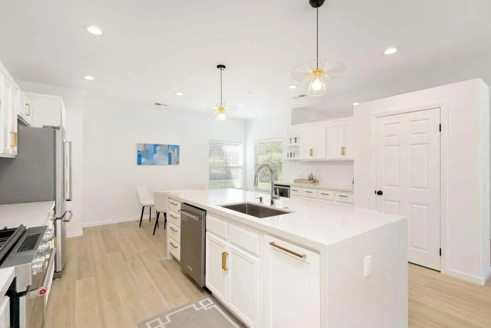 836 Mira Grande Palm Springs, CA 92262