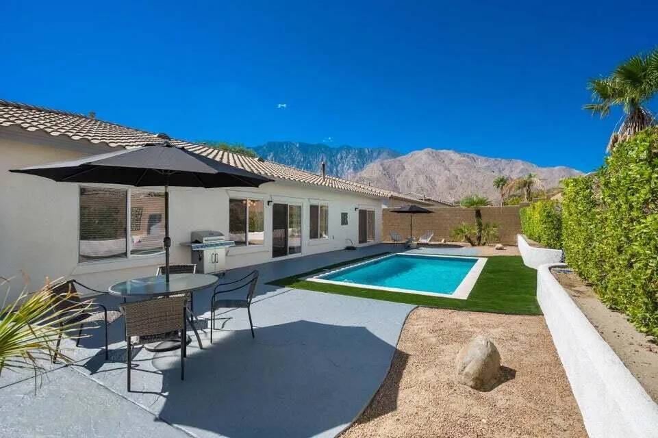 836 Mira Grande Palm Springs, CA 92262