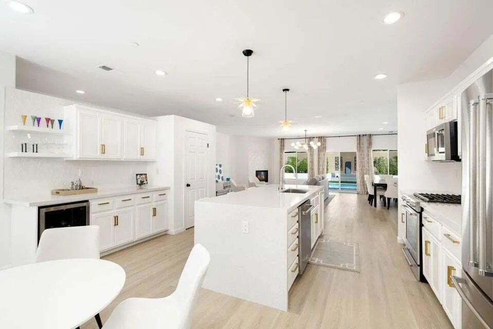 836 Mira Grande Palm Springs, CA 92262