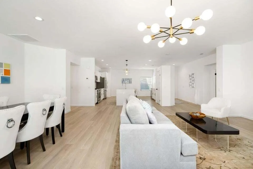 836 Mira Grande Palm Springs, CA 92262