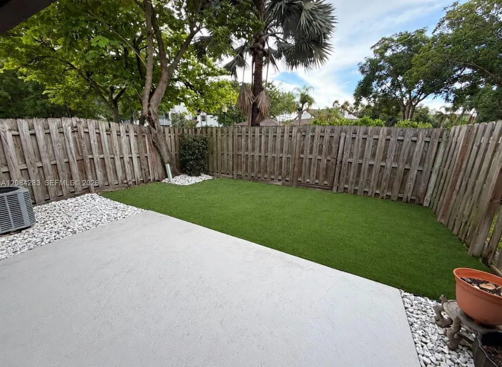 11085 NW 38th Pl Sunrise, FL 33351