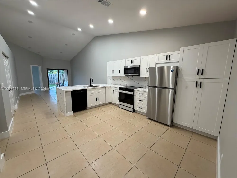 11085 NW 38th Pl Sunrise, FL 33351