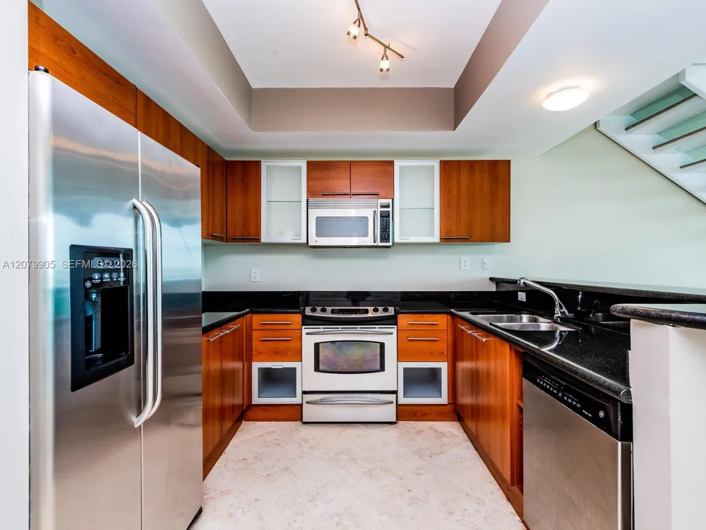 2000 Bay Dr #208 Miami Beach, FL 33141