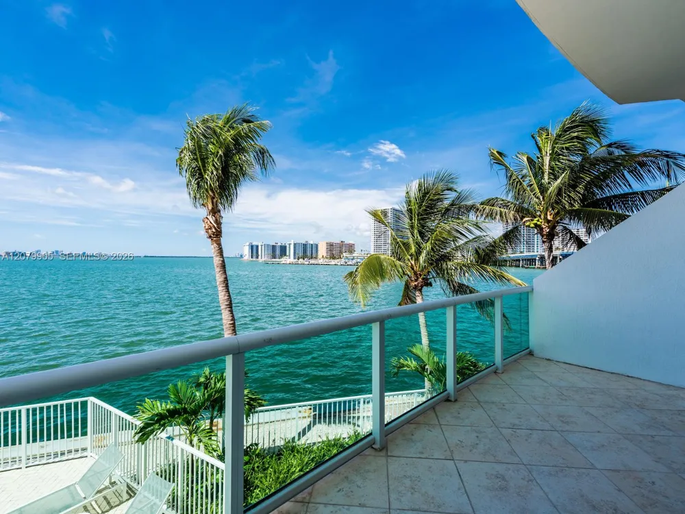 2000 Bay Dr #208 Miami Beach, FL 33141