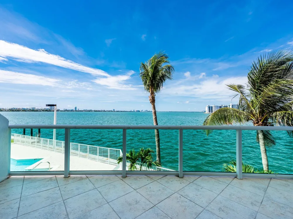 2000 Bay Dr #208 Miami Beach, FL 33141