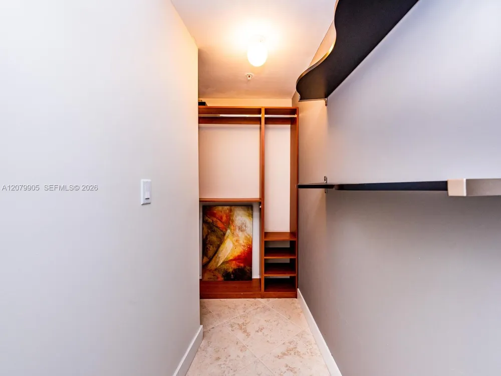 2000 Bay Dr #208 Miami Beach, FL 33141