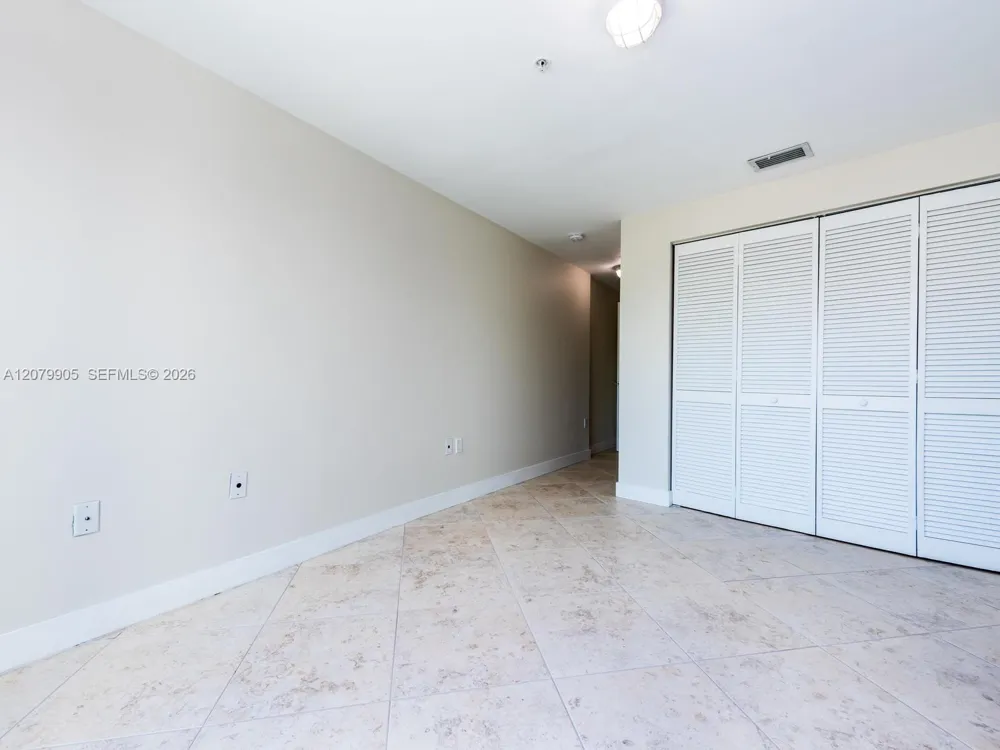 2000 Bay Dr #208 Miami Beach, FL 33141