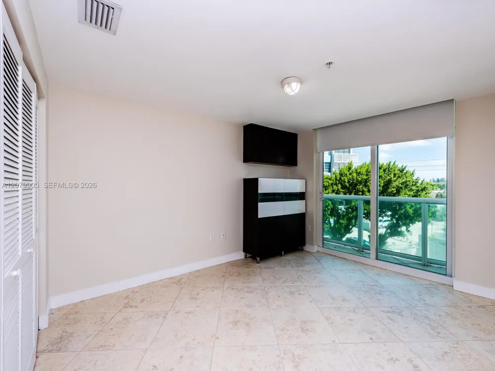 2000 Bay Dr #208 Miami Beach, FL 33141