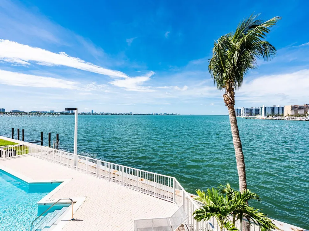 2000 Bay Dr #208 Miami Beach, FL 33141