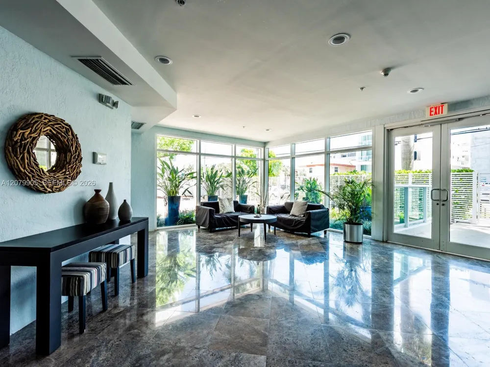 2000 Bay Dr #208 Miami Beach, FL 33141