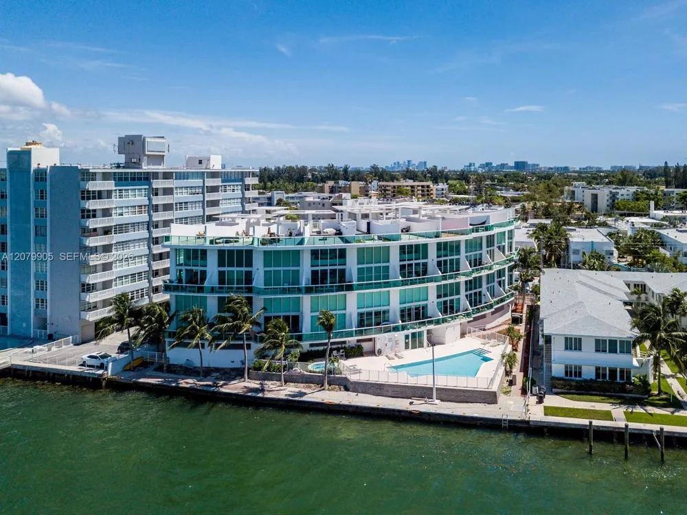 2000 Bay Dr #208 Miami Beach, FL 33141