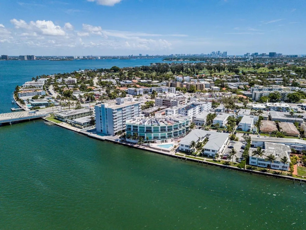 2000 Bay Dr #208 Miami Beach, FL 33141
