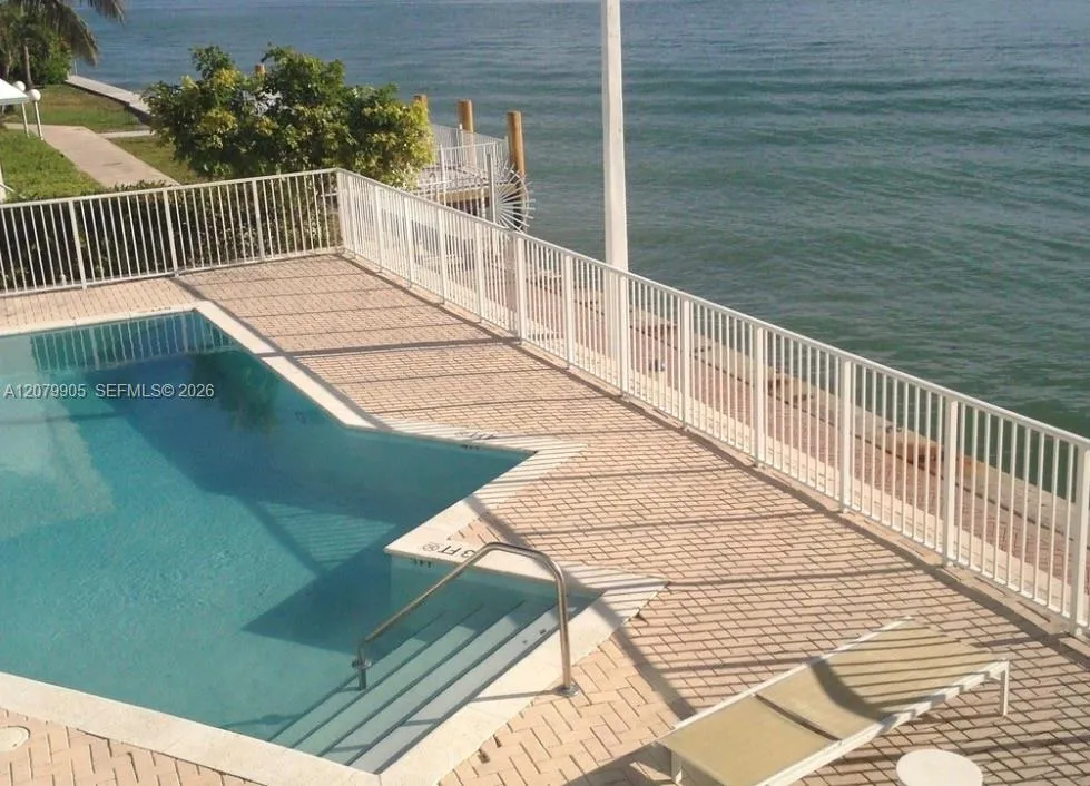 2000 Bay Dr #208 Miami Beach, FL 33141