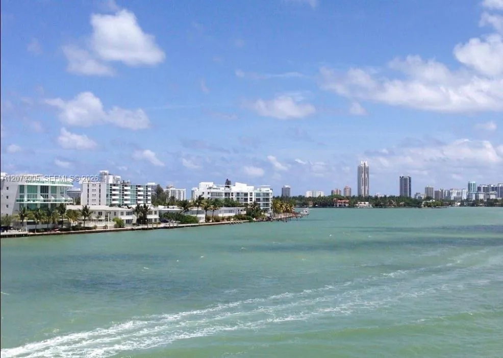2000 Bay Dr #208 Miami Beach, FL 33141