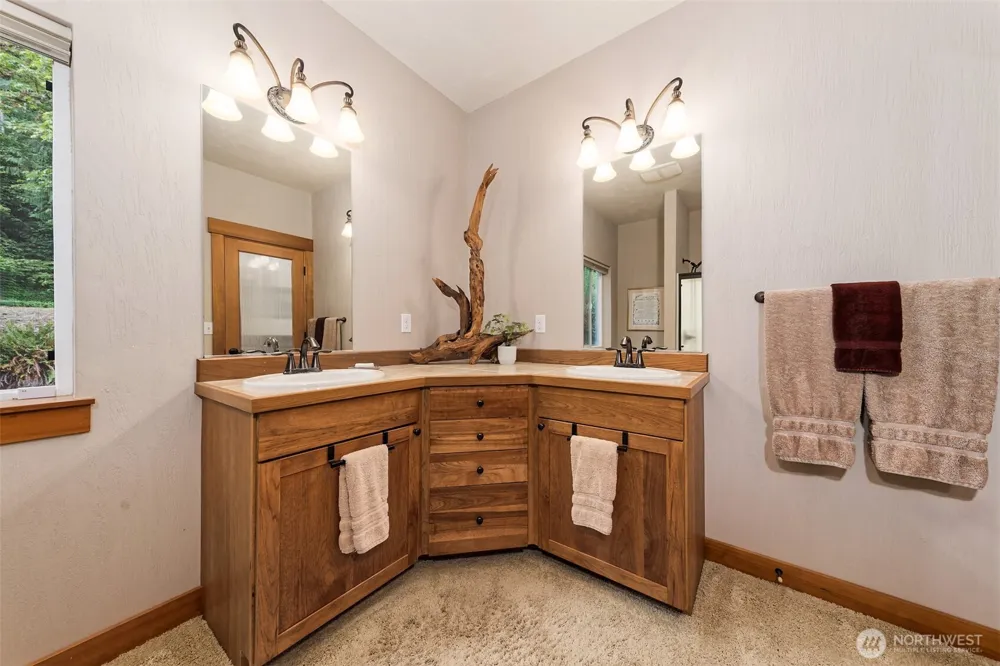 1010 SE Binns Swiger Loop Road Shelton, WA 98584