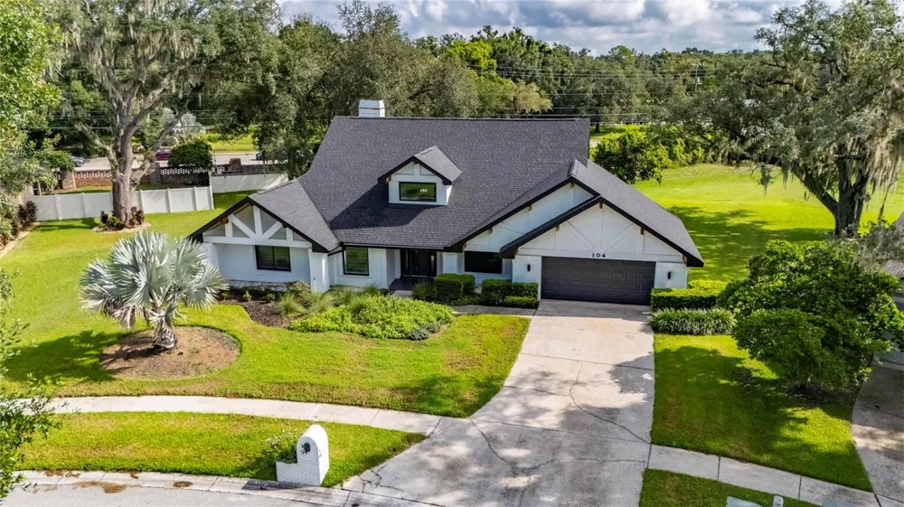 104 BARRINGTON DRIVE Brandon, FL 33511