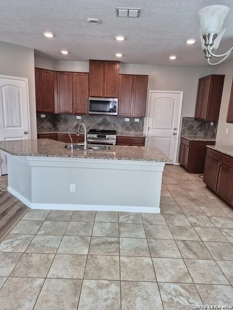 1323 Hawk Ct San Antonio, TX 78245