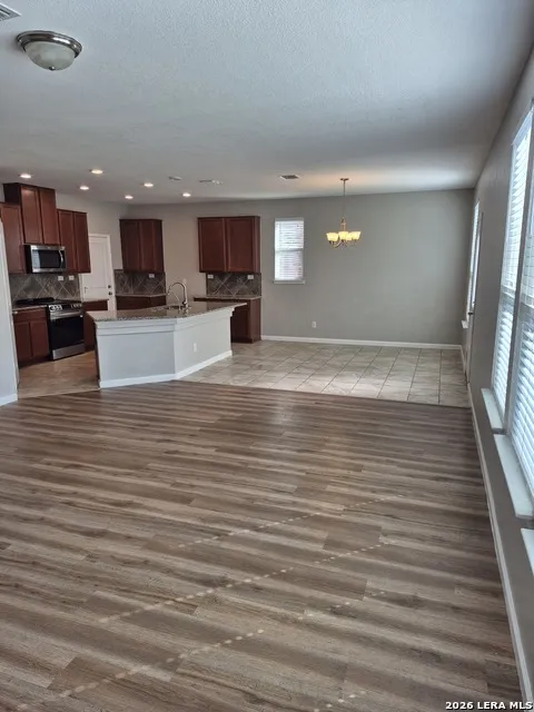 1323 Hawk Ct San Antonio, TX 78245
