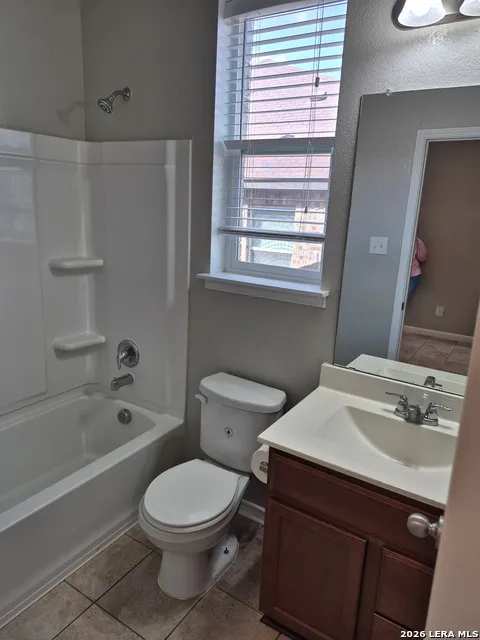 1323 Hawk Ct San Antonio, TX 78245