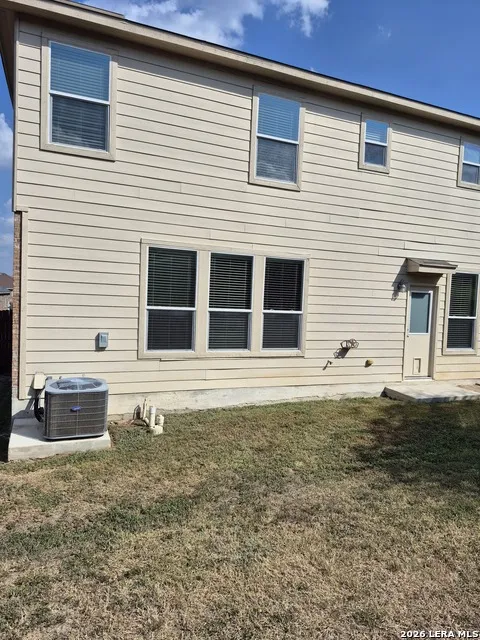 1323 Hawk Ct San Antonio, TX 78245