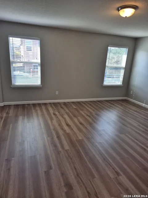 1323 Hawk Ct San Antonio, TX 78245