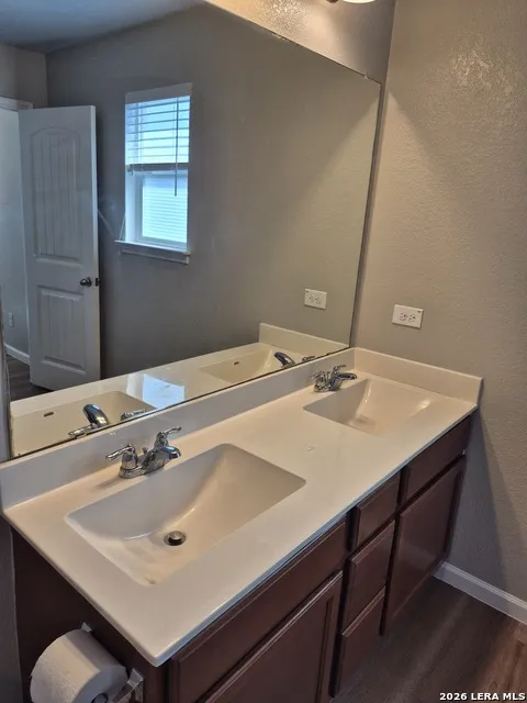 1323 Hawk Ct San Antonio, TX 78245