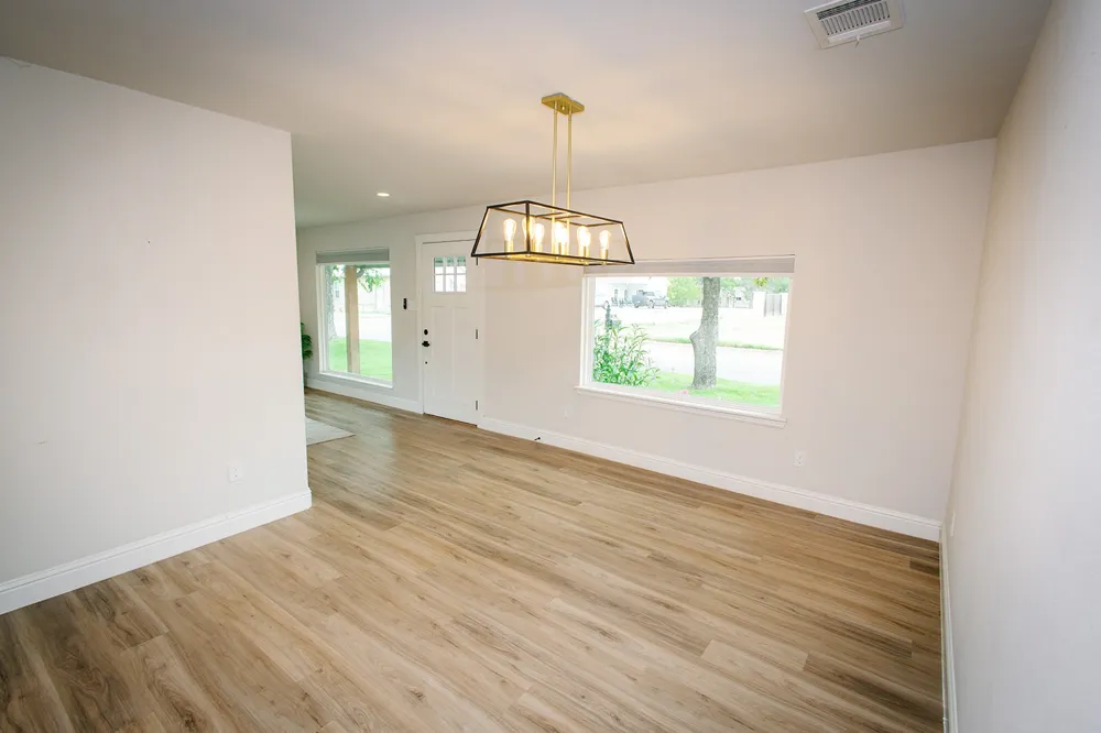 104 S Hawthorne Street Granbury, TX 76048