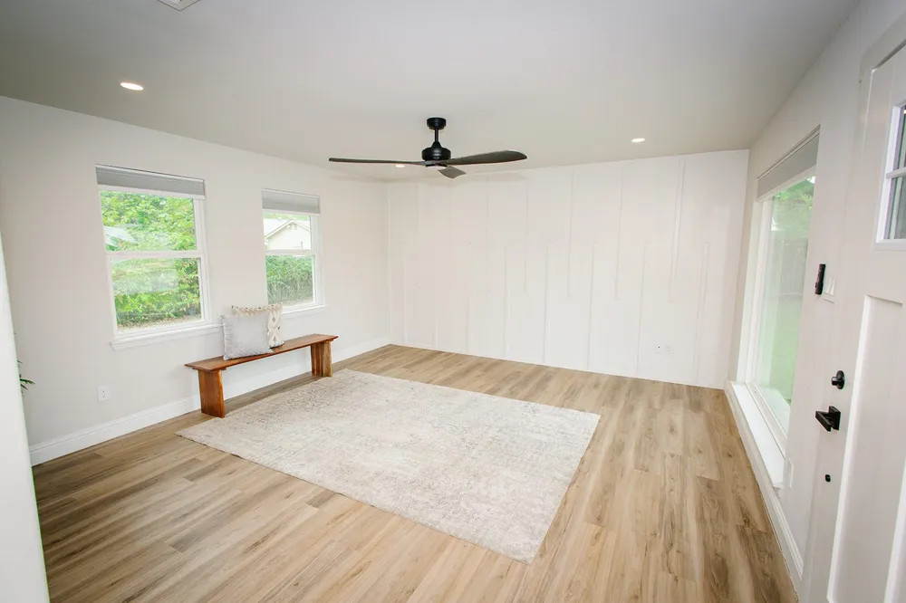 104 S Hawthorne Street Granbury, TX 76048