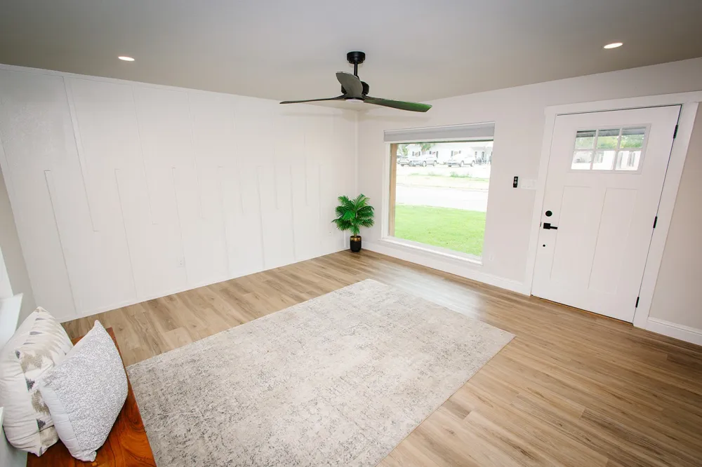 104 S Hawthorne Street Granbury, TX 76048