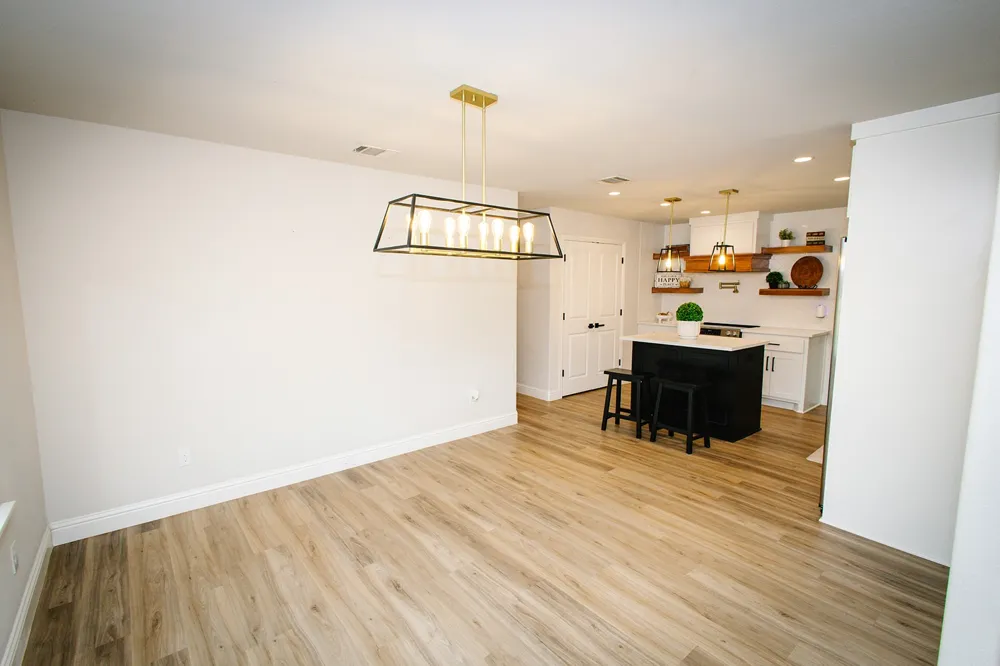 104 S Hawthorne Street Granbury, TX 76048