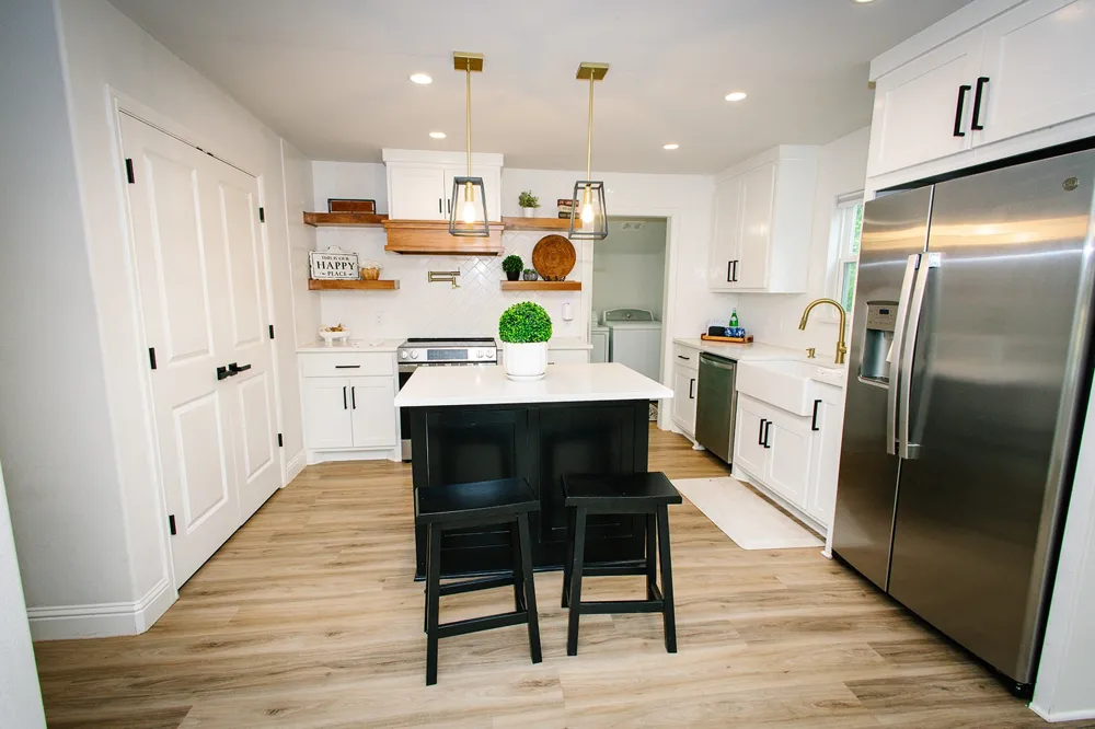 104 S Hawthorne Street Granbury, TX 76048