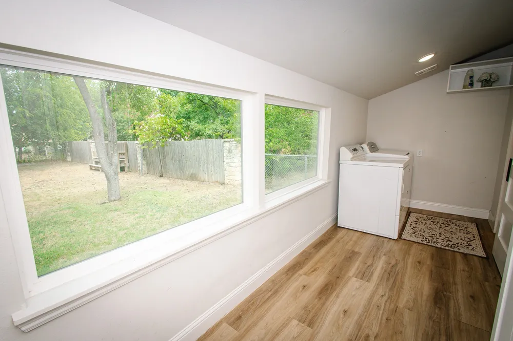 104 S Hawthorne Street Granbury, TX 76048