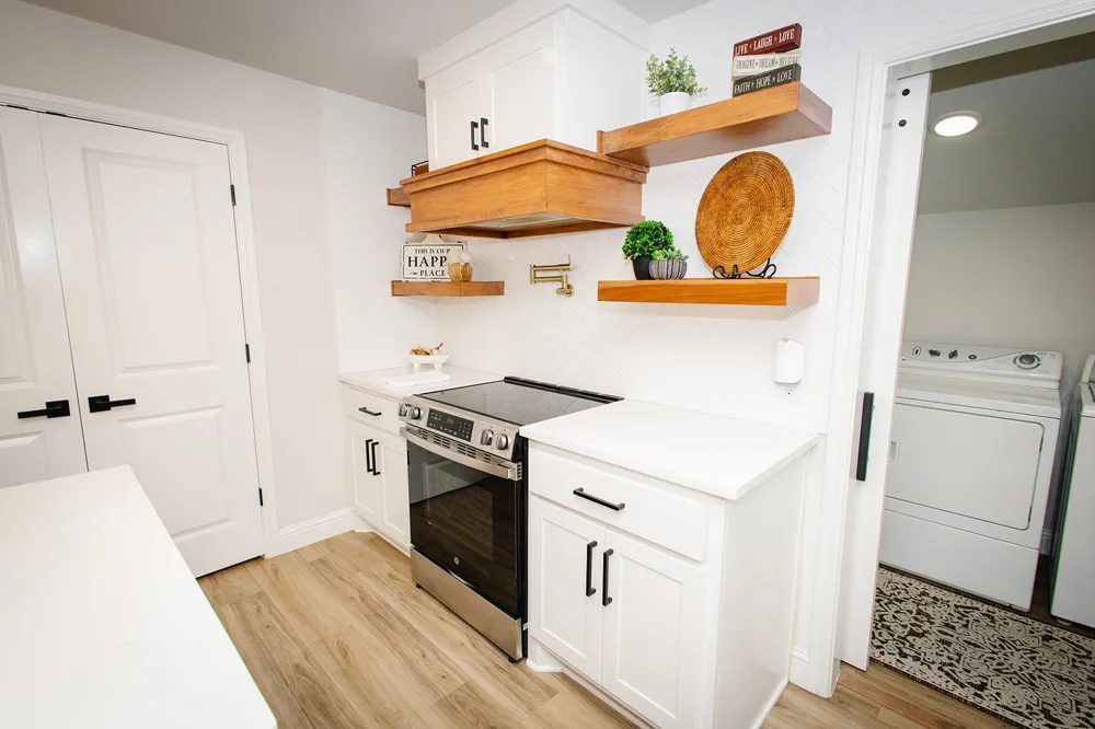 104 S Hawthorne Street Granbury, TX 76048