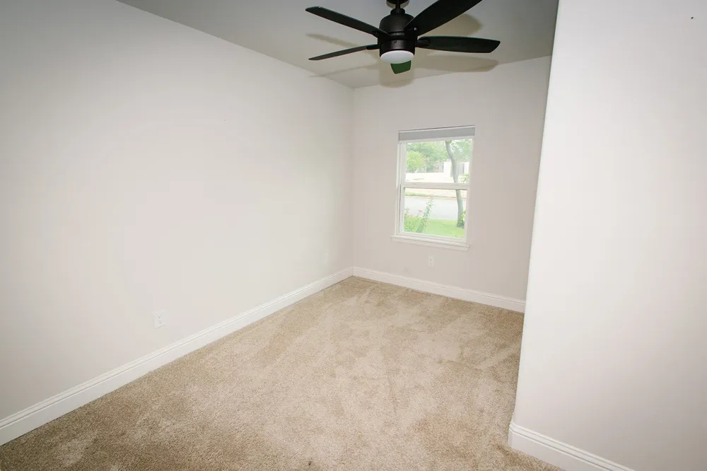 104 S Hawthorne Street Granbury, TX 76048