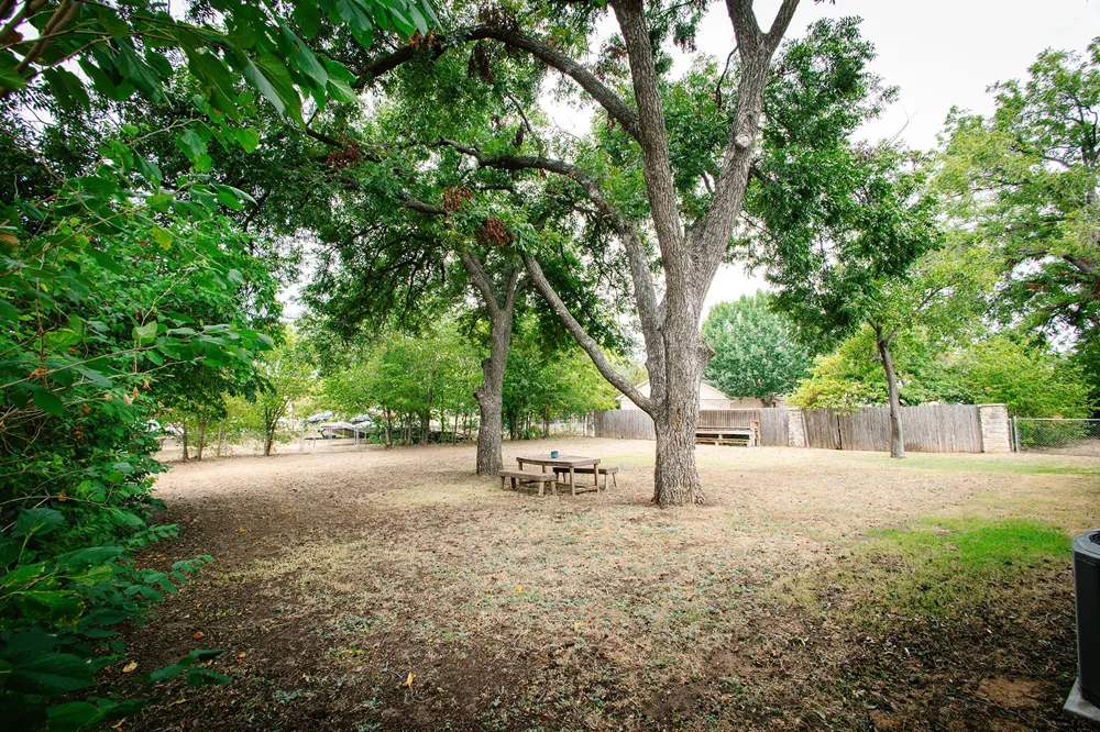 104 S Hawthorne Street Granbury, TX 76048