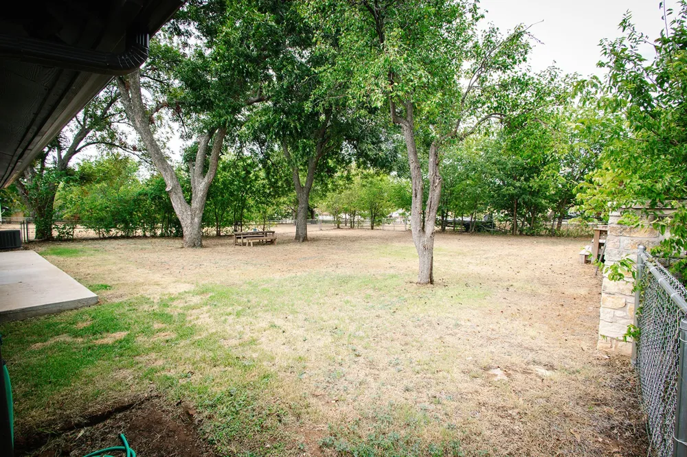 104 S Hawthorne Street Granbury, TX 76048