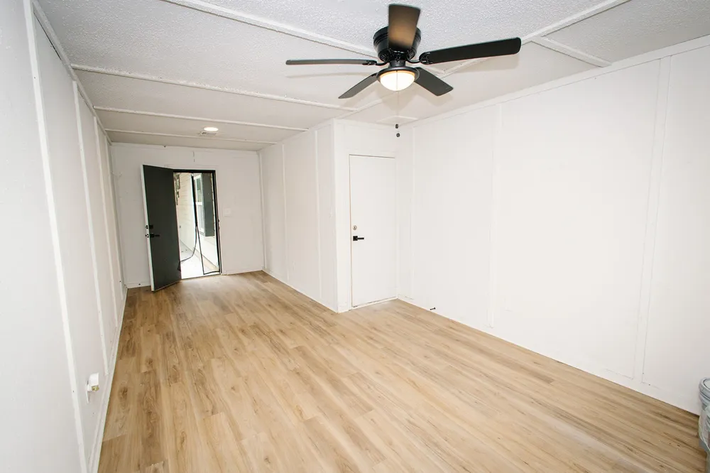 104 S Hawthorne Street Granbury, TX 76048