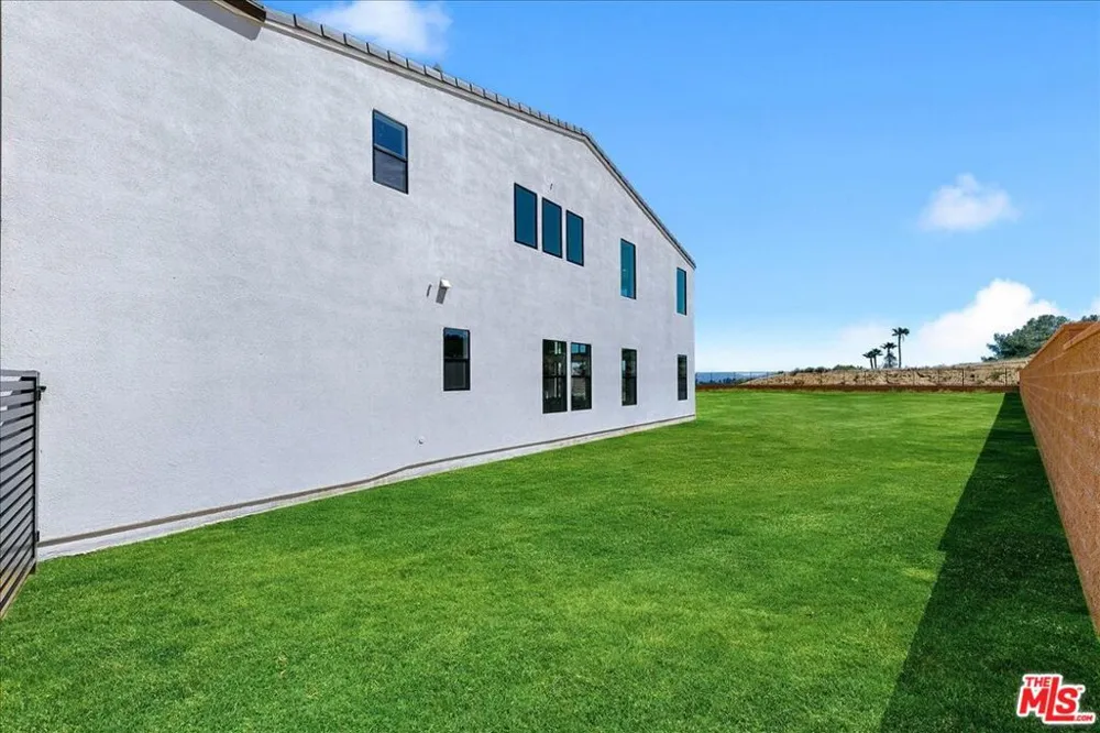 22810 Seaqua Circle Chatsworth, CA 91311