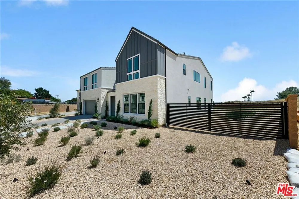 22810 Seaqua Circle Chatsworth, CA 91311