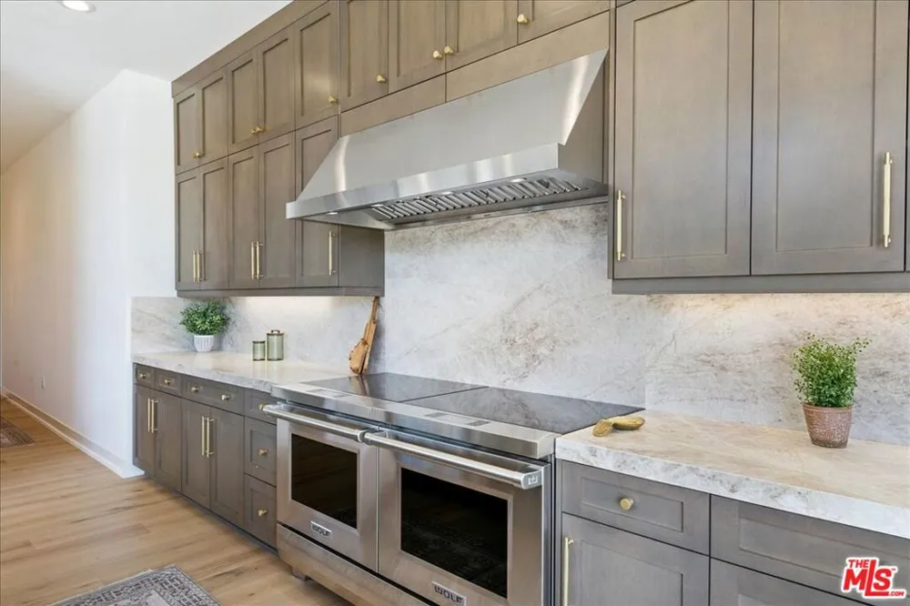 22810 Seaqua Circle Chatsworth, CA 91311
