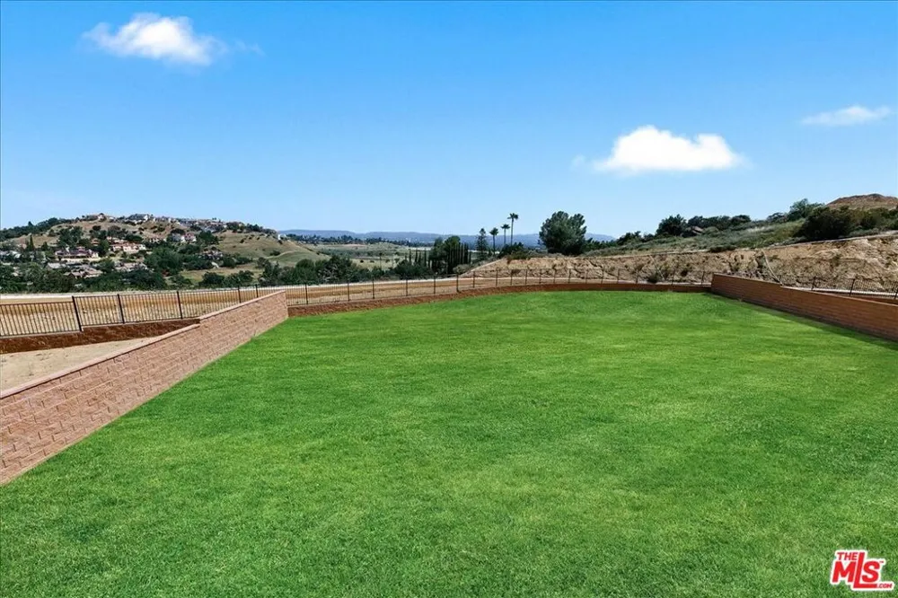22810 Seaqua Circle Chatsworth, CA 91311