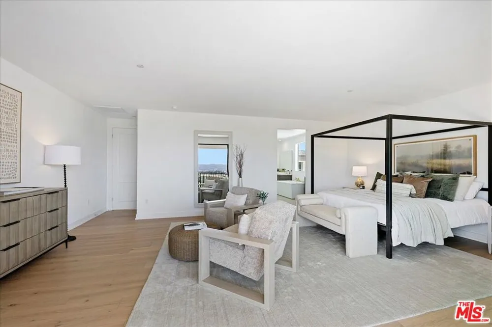 22810 Seaqua Circle Chatsworth, CA 91311