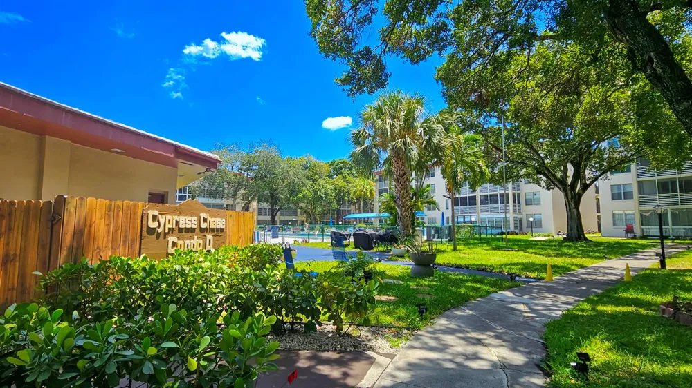 2650 NW 49th Avenue #318 Lauderdale Lakes, FL 33313