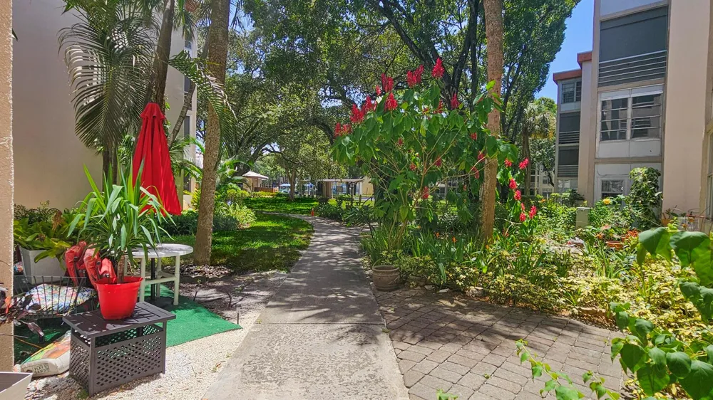 2650 NW 49th Avenue #318 Lauderdale Lakes, FL 33313