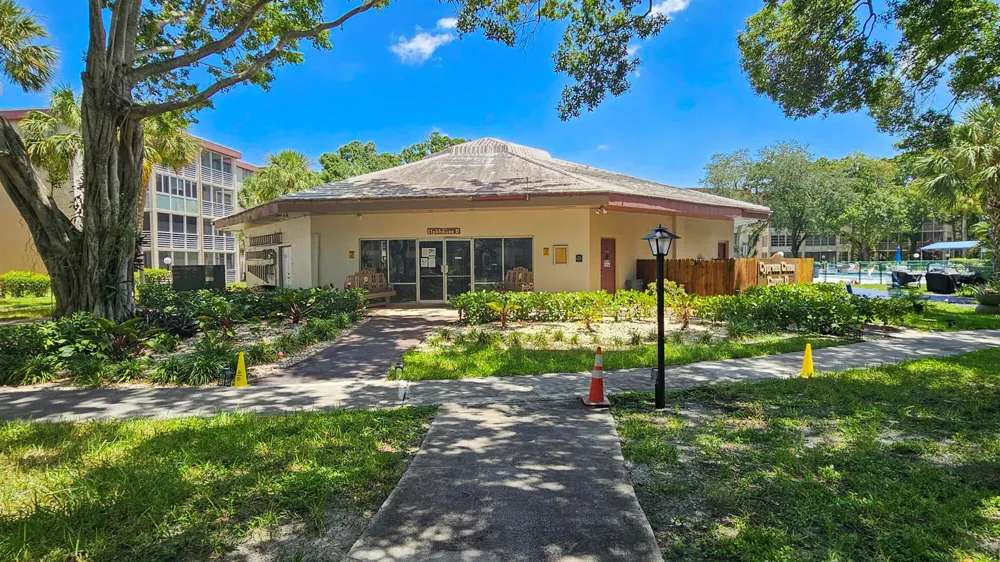 2650 NW 49th Avenue #318 Lauderdale Lakes, FL 33313