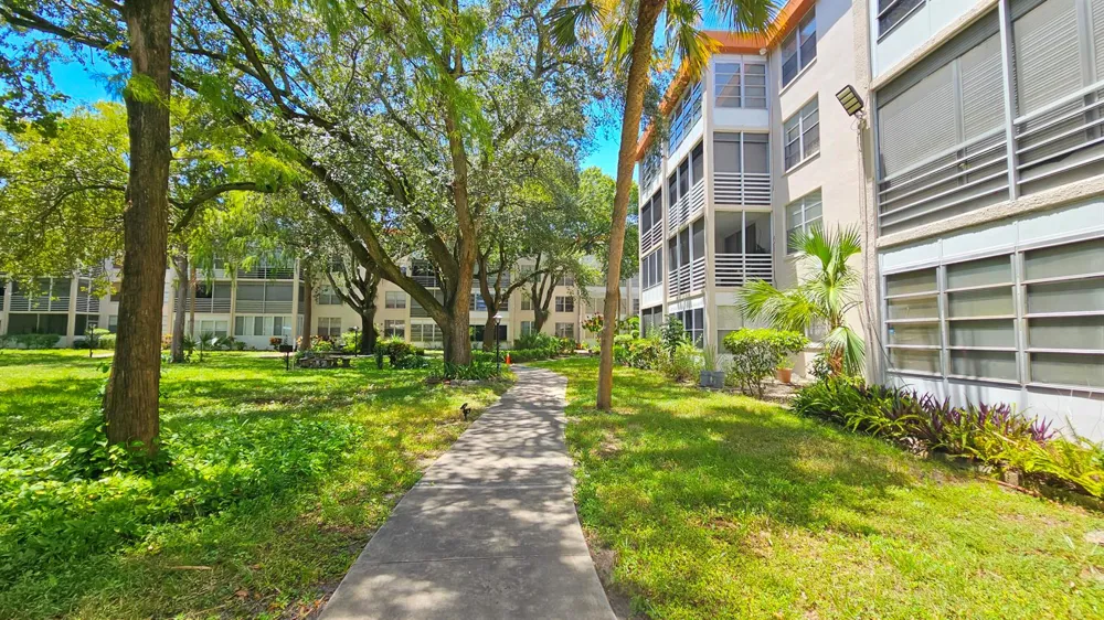 2650 NW 49th Avenue #318 Lauderdale Lakes, FL 33313