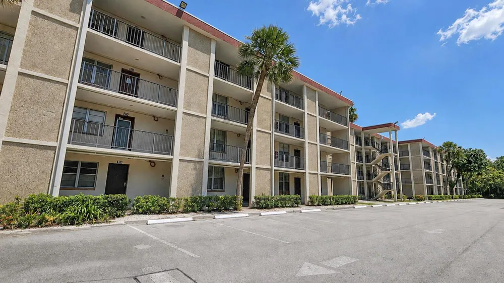 2650 NW 49th Avenue #318 Lauderdale Lakes, FL 33313