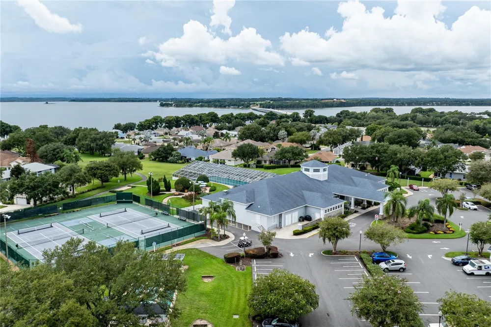 5370 INDIAN OCEAN LOOP LOOP Tavares, FL 32778